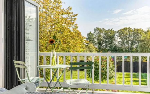 Mayrose House 6BR 4bath Luxe Spacious Retreat
