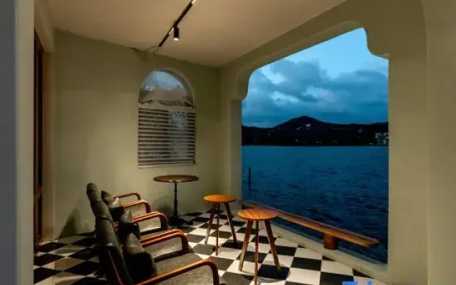 Jiujian Tang Dayu Homestay (Dongqian Lake)