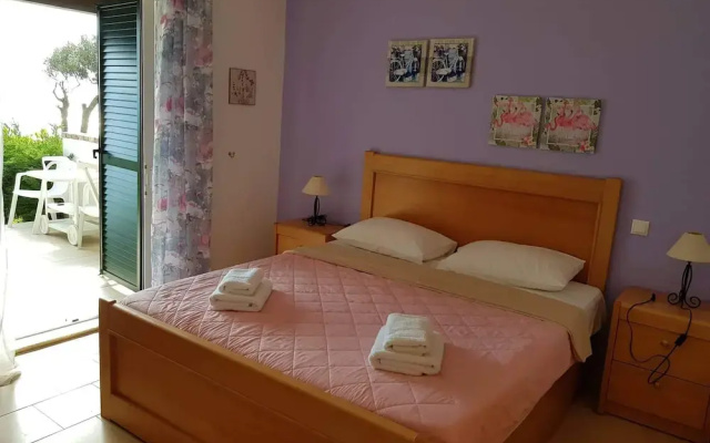 Menigos AB4G no50 Beachfront 2 Bdr Apt