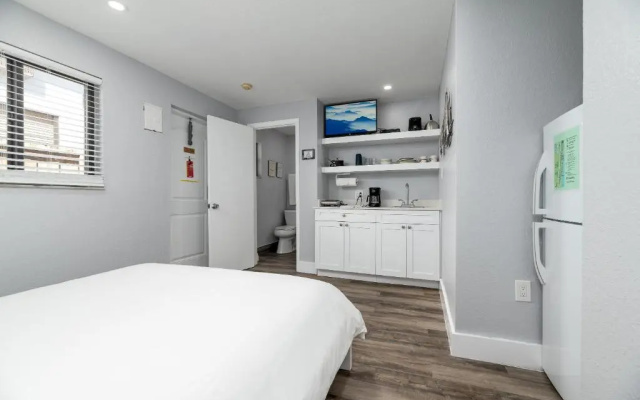 Shell on the Beach 102 - RENOVATED