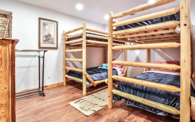 The Log Lodge - 4 Br Home