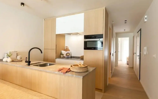 Stunning Apartment on top Location With Parking
