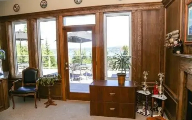 Eagle Ridge Estate