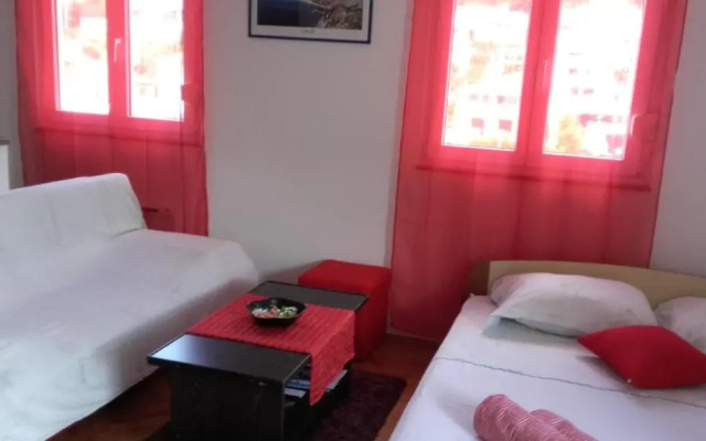 Apartment Max