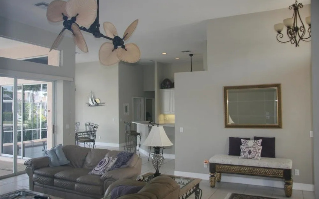 431 Edgewater Ct