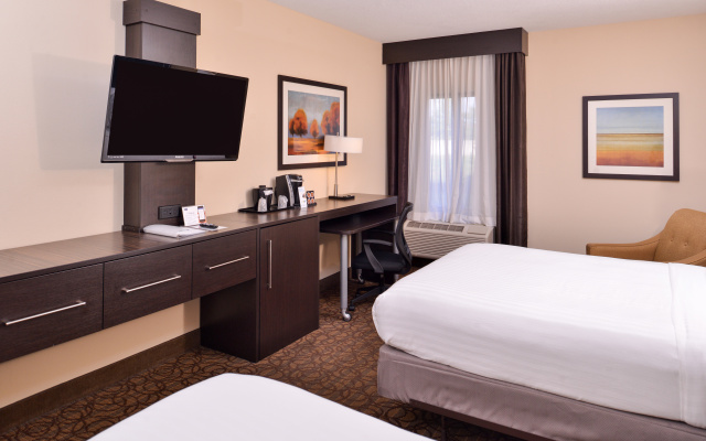 Holiday Inn Express & Suites Topeka West I-70 Wanamaker by IHG