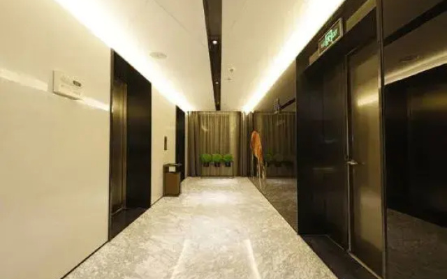 Lereal Inn (Ningbo East New Town Convention and Exhibition Center)