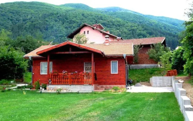 Tarpovi Guest House