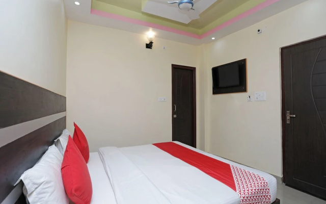 OYO 13796 Stay Inn