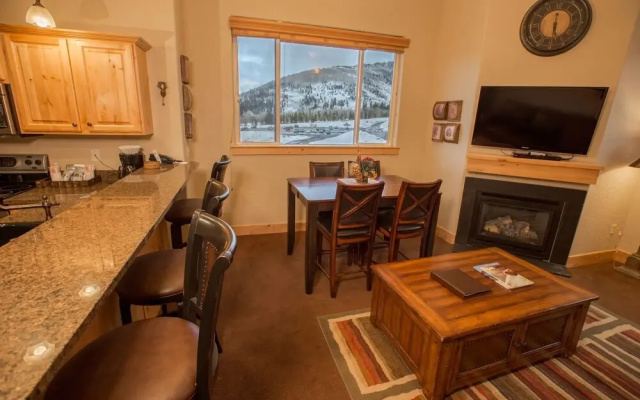 Canyons Village Location Oversized Deck Off by RedAwning - Save 20% on 7+ Nights!