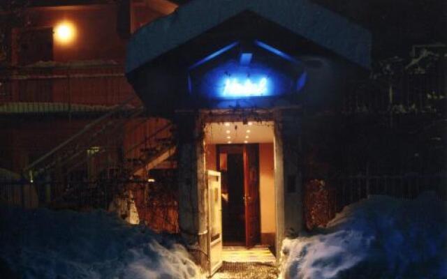 Отель The Lodge Aosta Италия, Аоста - отзывы, цены и фото номеров - забронировать отель The Lodge Aosta онлайн вид на фасад