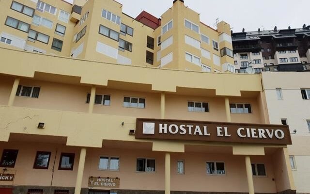 Отель Hostal El Ciervo вид на фасад