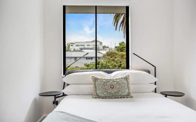 North-east Facing Modern 2-bed Apartment
