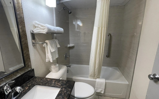 Quality Inn & Suites Cincinnati Downtown Area