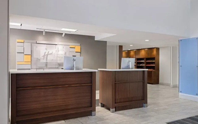 Holiday Inn Express Suites Augusta West -Ft Gordon