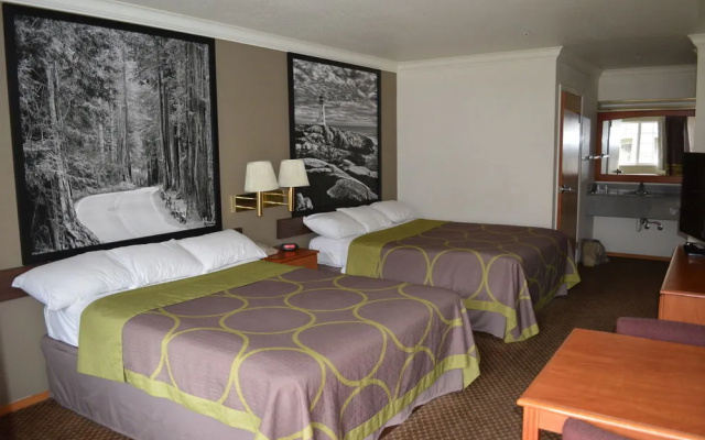 Super 8 Willits