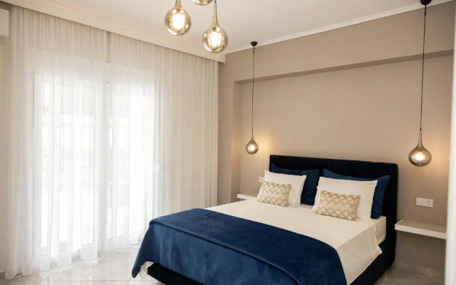 Outstanding Private Apartment Near City Center with Balcony
