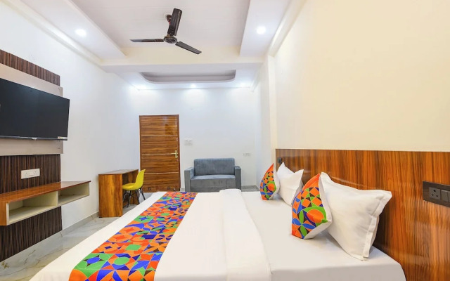 FabHotel 24x Living
