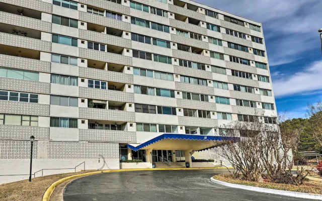 Views & Pool Access: Quaint Condo in Hot Springs!