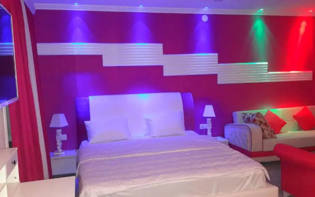 Pink Apartment near Airport