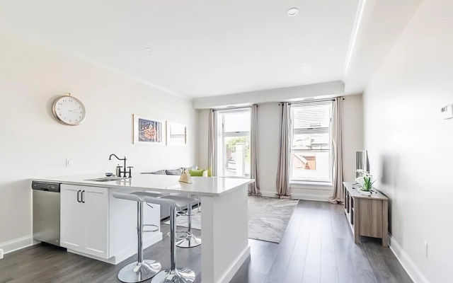 Iconic Rideau 1Bd Unit Balcony Free Parking 3