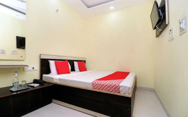 OYO 27650 Gian Residency