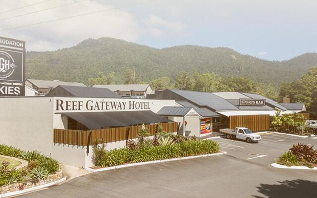 Cannonvale Reef Gateway Hotel вид на фасад