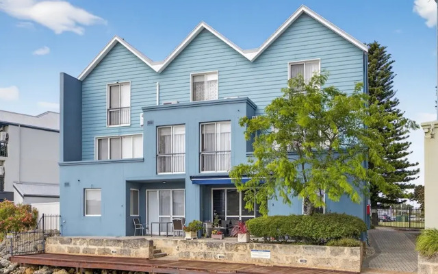 Serene 2-bed Apartment by the Canal