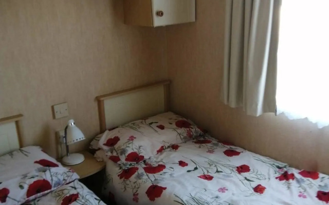 Caravan - Sleeps 8 - Pets Ok - Parking - Site Pool