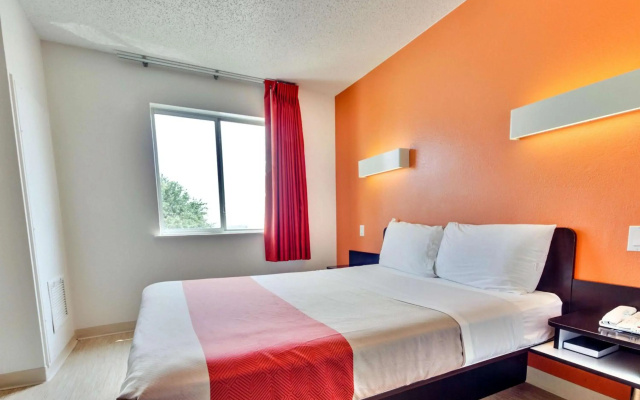 Motel 6 Lewisville, TX - Dallas