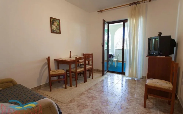 Spacious Apartment With Terrace & Garden Grill