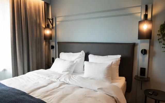 Home Hotel 1624