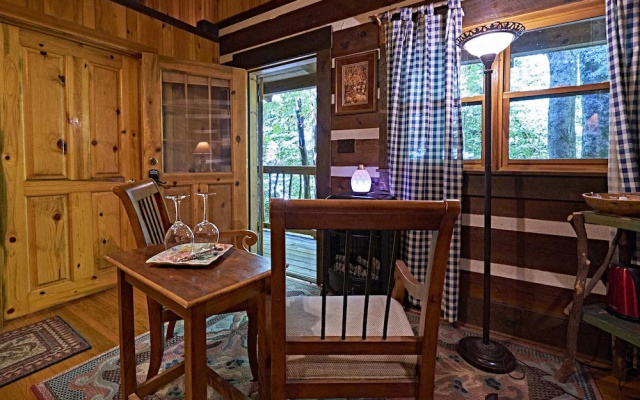 Creekwalk Inn and Cabins