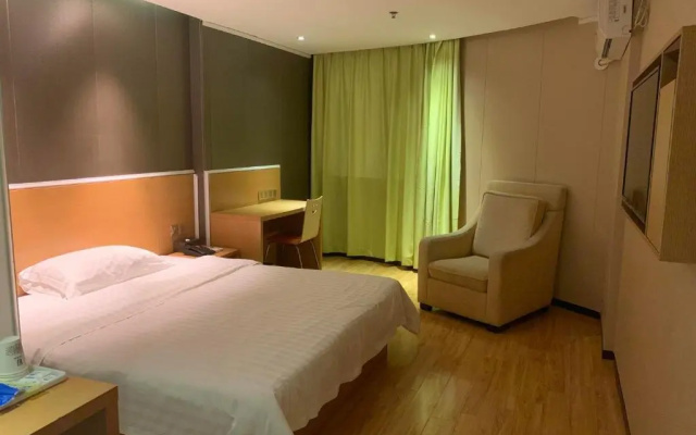 7 Days Inn Yunfu Luoding Central Branch