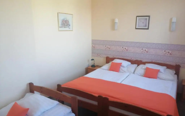 Hotel Hajnal