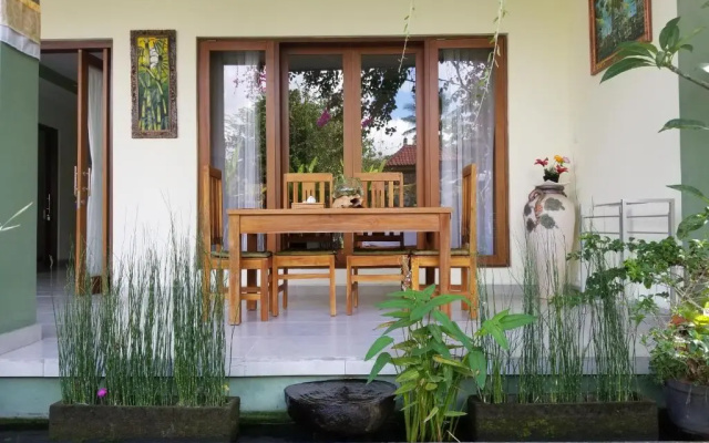 Sari Mimpi Kutuh