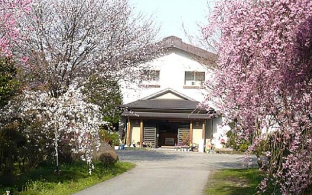 Nikko Suginamiki Youth Hostel Никко вид на фасад
