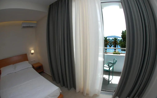 Hotel Ari 2