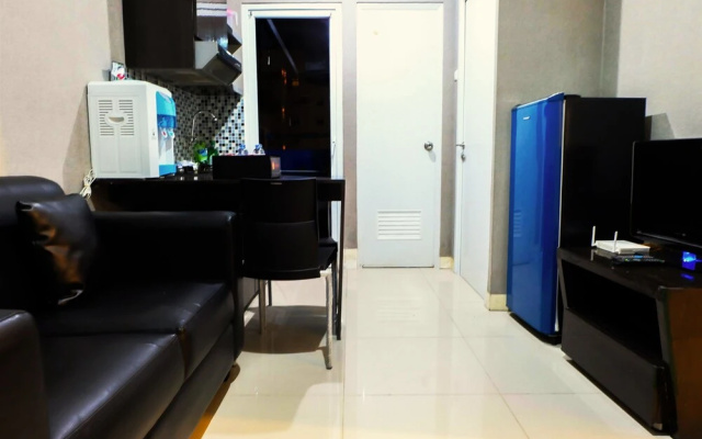 Pool View Green Pramuka Apartment near Shopping Mall