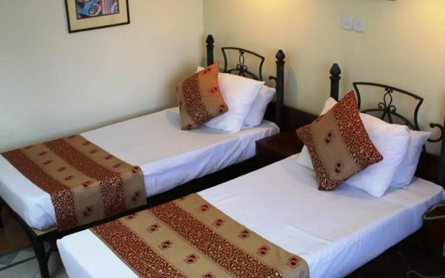 Mayhouse 680 Hotel
