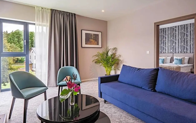Hotel Odpocznia Resort I las