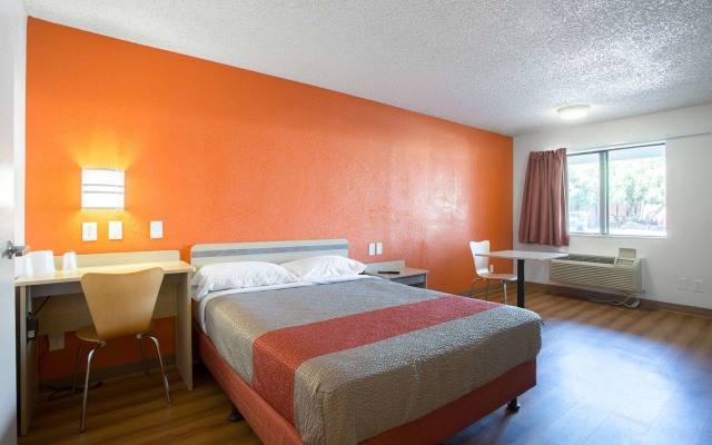 Motel 6 Kingman, AZ - Route 66 West
