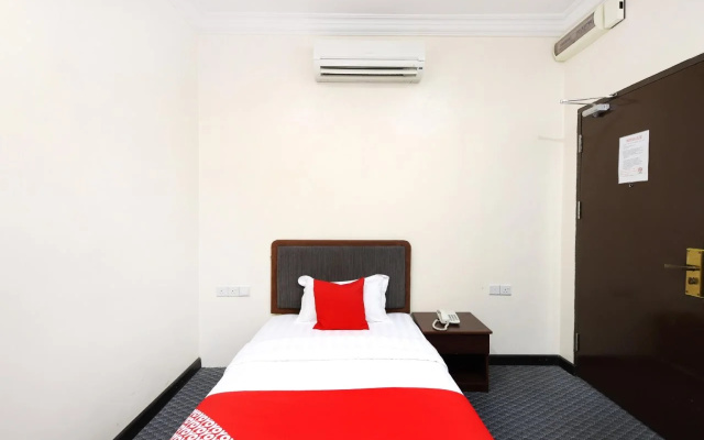 Comfort Hotel By OYO Rooms
