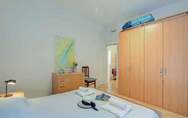 Ambra Lakeside Retreat&view / Terrace