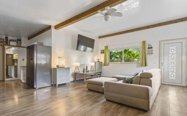 Beachfront 4BR Home With Pool in Moorea