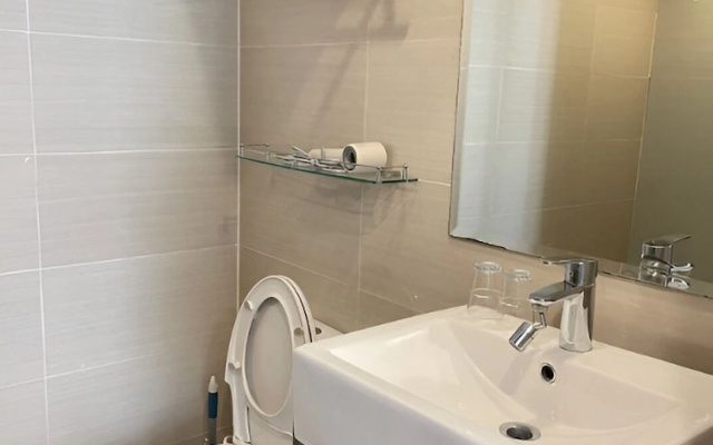1BR Suite St. Mark Near Venice Mall BGC