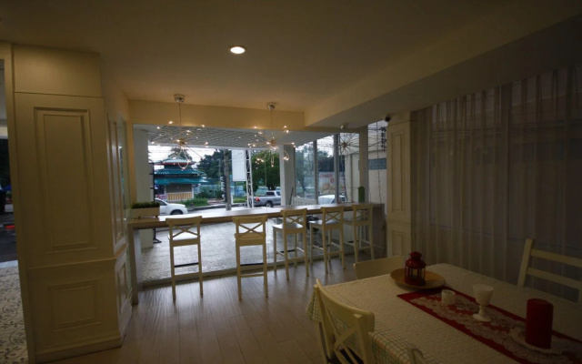 White Day Hotel