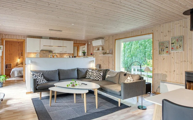 6 Person Holiday Home in Vaeggerlose