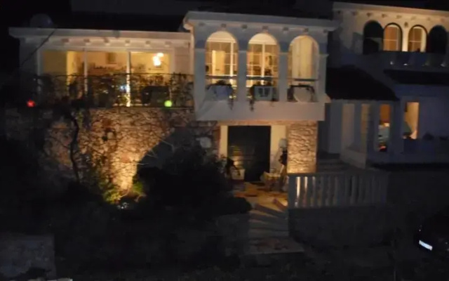 Villa Varos 31