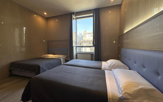 Hotel Midway
